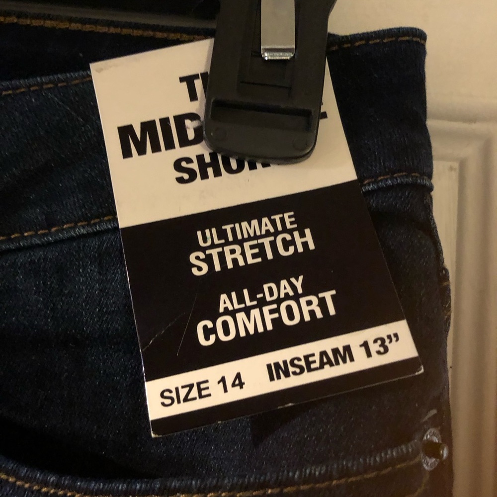 NY&C mid rise shorts - Picture 2 of 3